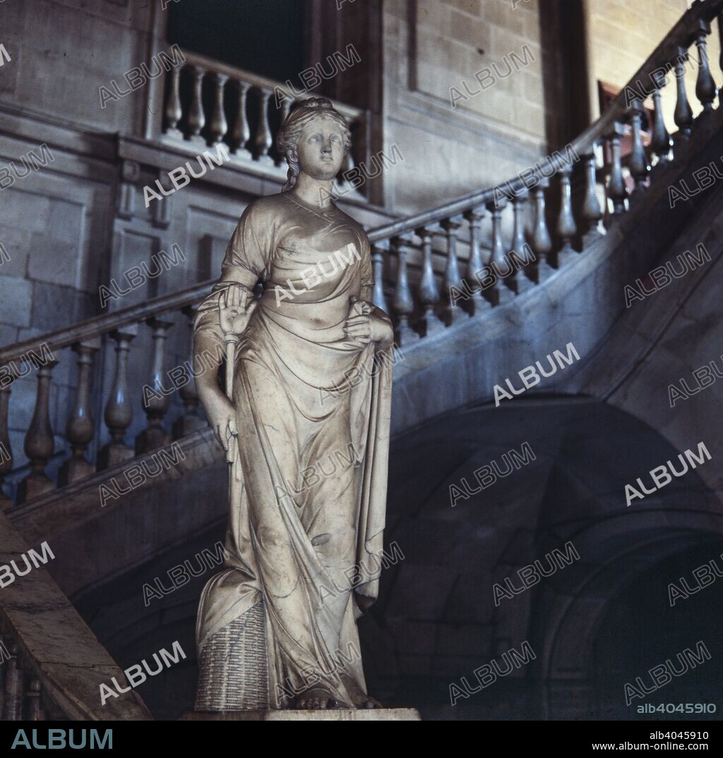 SALVADOR GURRI. Escultura "la industrial". Escalera de Llotja, escuela de artes y oficios de Barcelona. Siglo XIX.