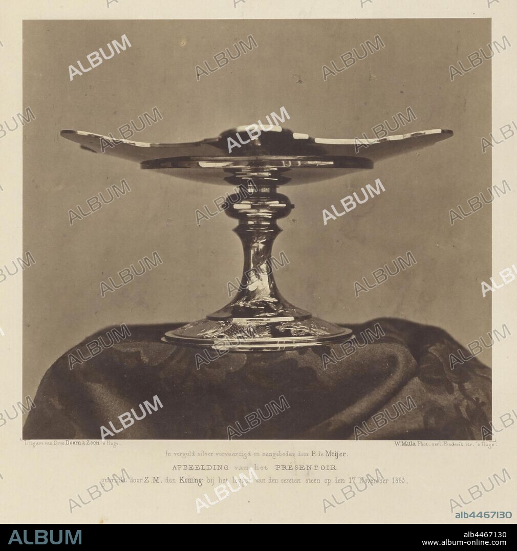 Image of the Pré sentoir used by ZM den King laying the first stone on November 17, 1863 (title on object), Side view of a tazza used as a pre-sentary for the first stone of the National Monument by King Willem III in The Hague on November 17, 1813. In this side view the images of the arrival of the Prince of Orange in Scheveningen in 1813 and the portraits of Van Hogendorp, Van der Duyn van Maasdam, Van Limburg Stirum and van Oldenbarneveld Tulling are not visible. Printed on the same sheet as a top view of the pre-sent., Dish, plate, saucer, ceremonial laying of the foundations, laying the first stone, The Hague, National Monument, Willem III (King of the Netherlands), Willem Matla (mentioned on object), 1863, paper, photographic paper, cardboard, albumen print, h 163 mm × w 181 mm h 479 mm × w 320 mm.