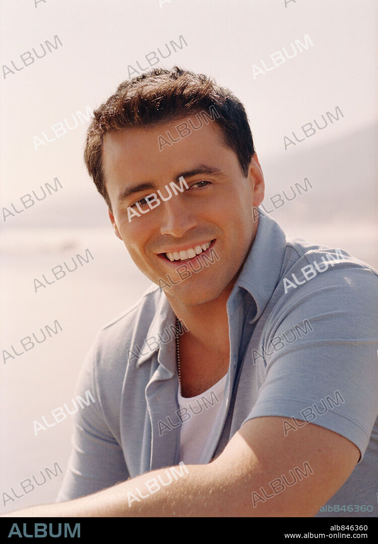 MATT LEBLANC in FRIENDS, 1994, directed by GAIL MANCUSO, GARY HALVORSON, JAMES BURROWS, MICHAEL LEMBECK and PETER BONERZ. Copyright WARNER BROS TV.