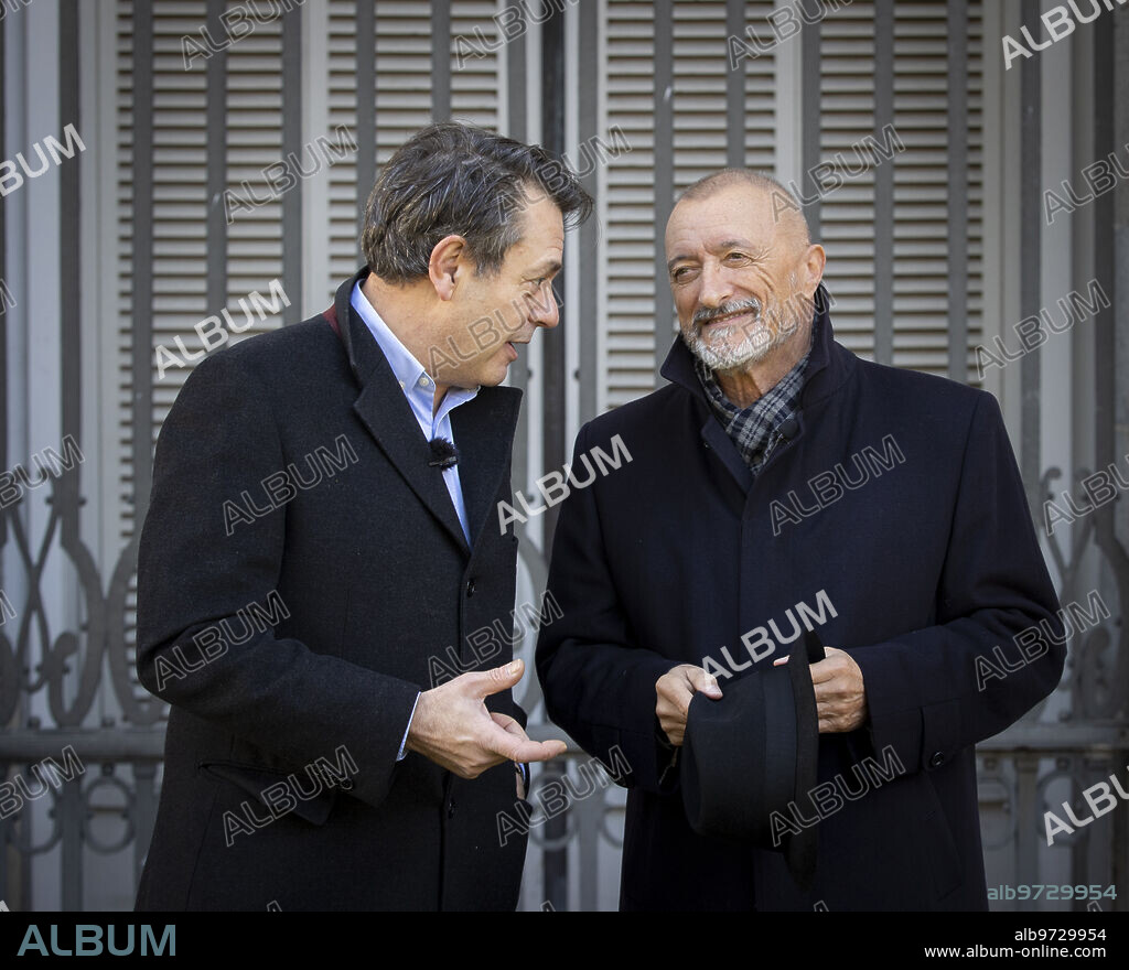 Madrid, 28/12/2024. Paseo por el museo del prado de Arturo Pérez Reverte y augusto Ferrer Dalmau. Foto: Ignacio Gil. Archdc.