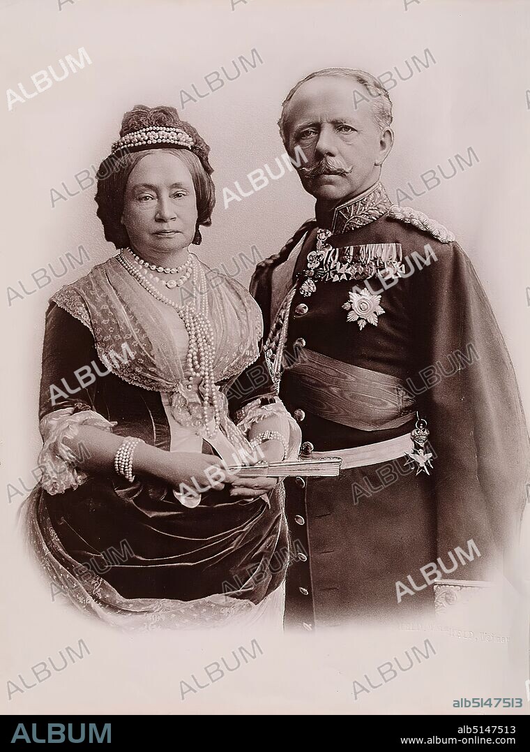Louis Held, Grand Duke Carl Alexander von Sachsen-Weimar and his wife Sophie, paper, collotype, image size: height: 27,50 cm; width: 20,50 cm, dry stamp: recto u. re. HELD, Weimar; HELD, Weimar, inscribed: verso o.: in lead: Grand Duke of Saxony-Weimar with wife, collotype (probably 1888, because Louis Held was appointed court photographer in that year) The photo is a montage! portrait photography, artistic photography, double portrait, marriage/married couple, ruler/governor, ruler portrait, state portrait, woman, man, Saxony-Weimar-Eisenach, Grand Duke Karl Alexander.