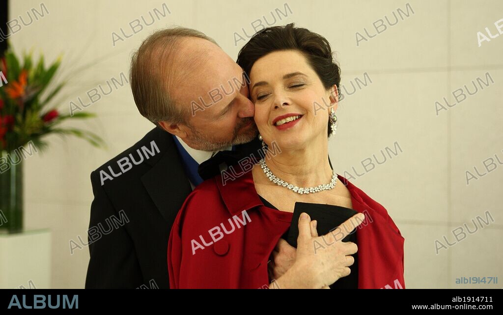 ISABELLA ROSSELLINI and WILLIAM HURT in LATE BLOOMERS, 2011, directed by JULIE GAVRAS. Copyright GAUMONT.