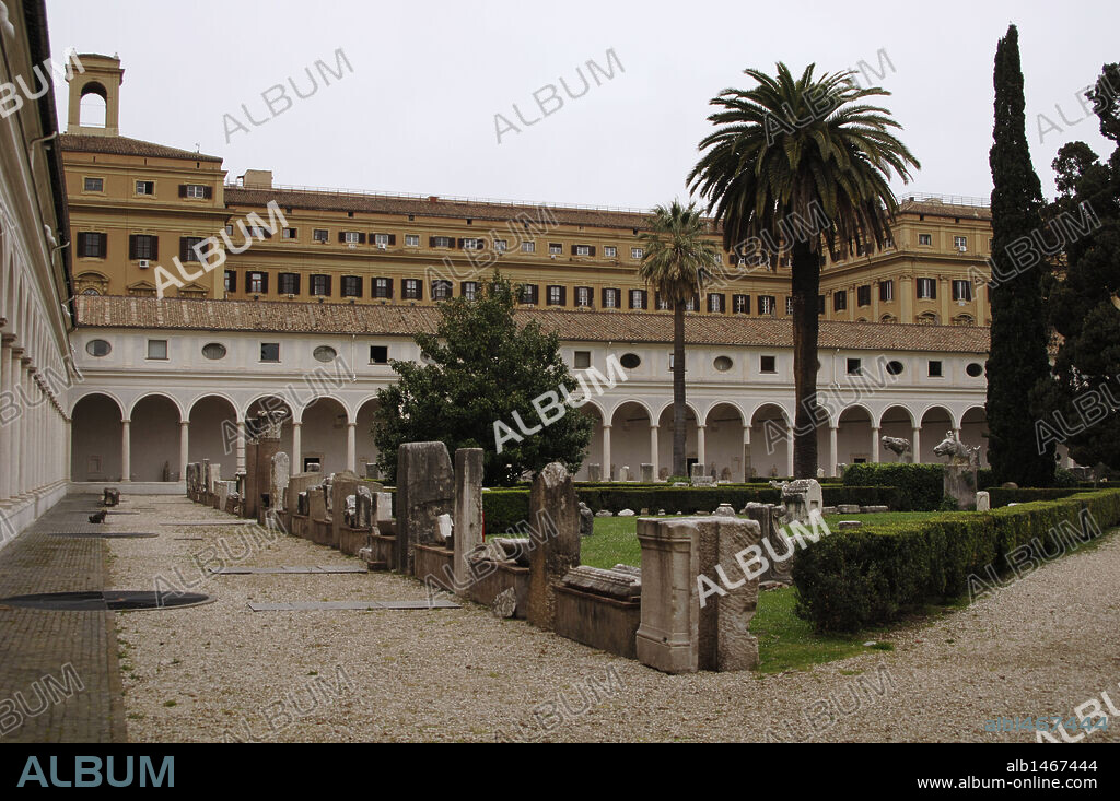 MUSEO NACIONAL ROMANO (MUSEO NAZIONALE ROMANO). Vista parcial del claustro de Miguel Angel (siglo XVI), en las Termas de Diocleciano, una de las sedes del museo. ROMA. Italia.