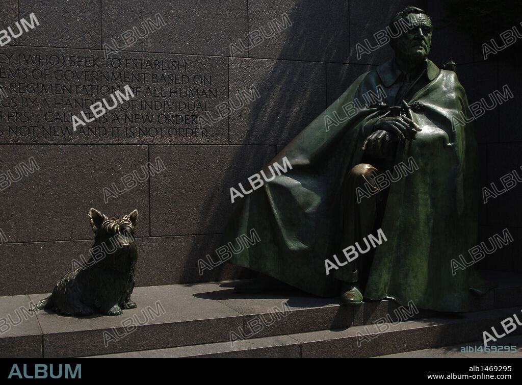 Franklin D. Roosevelt (1882-1945). 32th President of the United States and his dog Fala. Bronze statue. Franklin Delano Roosevelt Memorial. Washington D.C. United States.