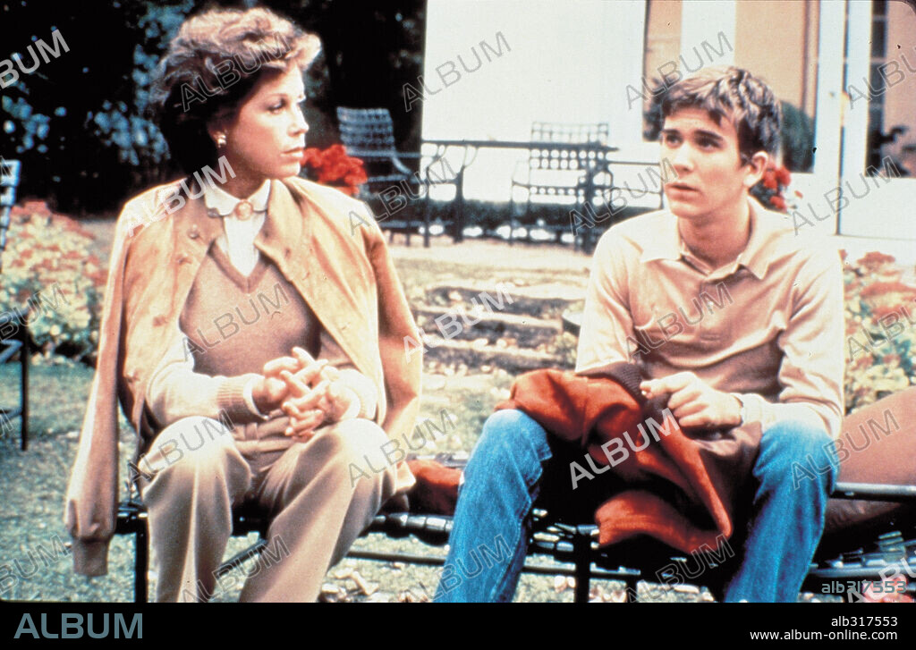 MARY TYLER MOORE and TIMOTHY HUTTON in ORDINARY PEOPLE, 1980, directed by ROBERT REDFORD. Copyright PARAMOUNT PICTURES.