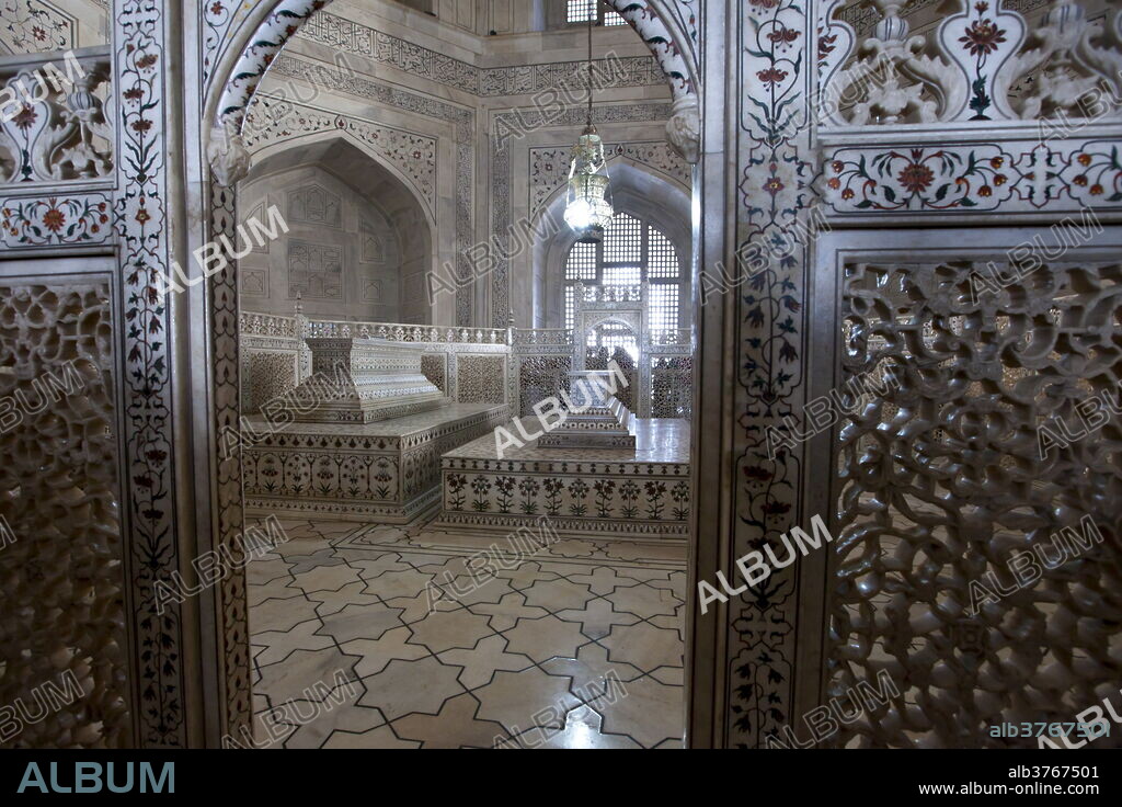The Taj Mahal mausoleum marble tomb caskets of Shah Jahan and Mumtaz Mahal , Uttar Pradesh, India.