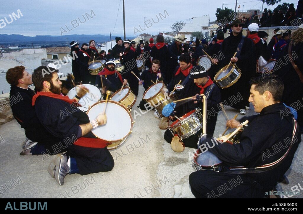 Hellín; "tamborada" (big drum procession) at the Holy Week / Semana Santa.