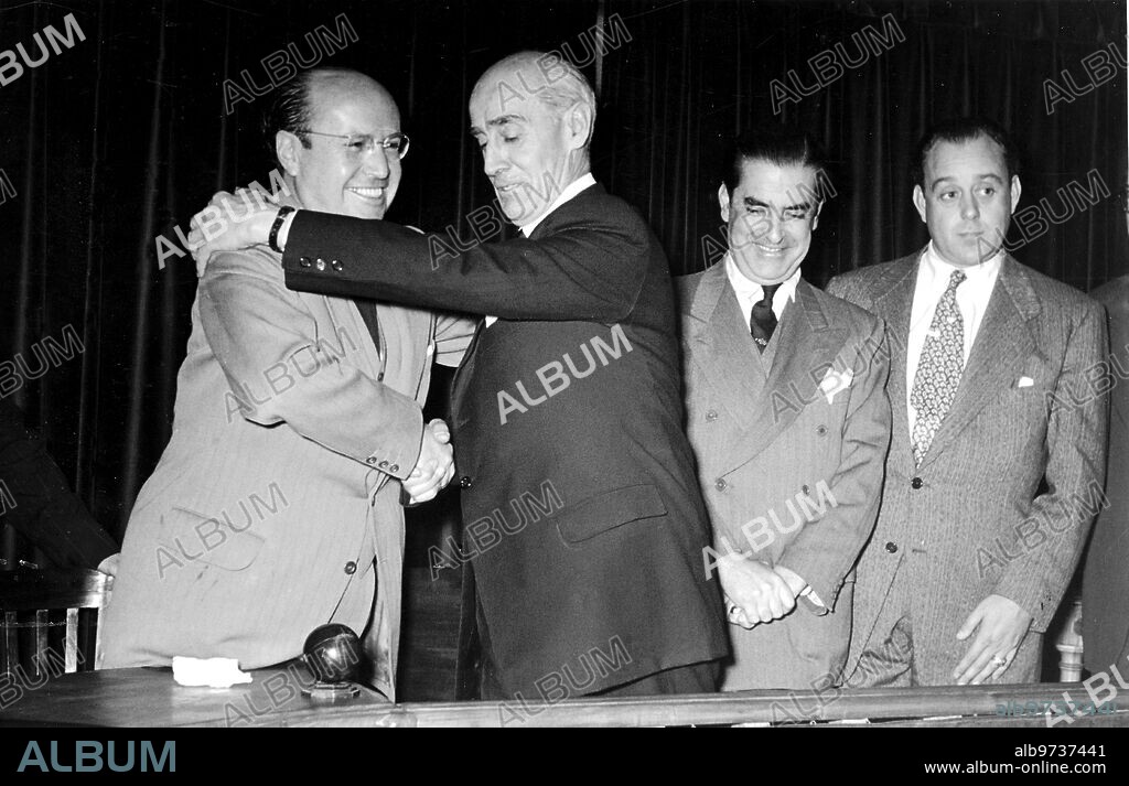 1953. Protagonists - Presidents. In the Castilian Football Federation, the Medal of Merit has been awarded to General Don Adolfo Meléndez, number one member of Real Madrid and former president of said club.