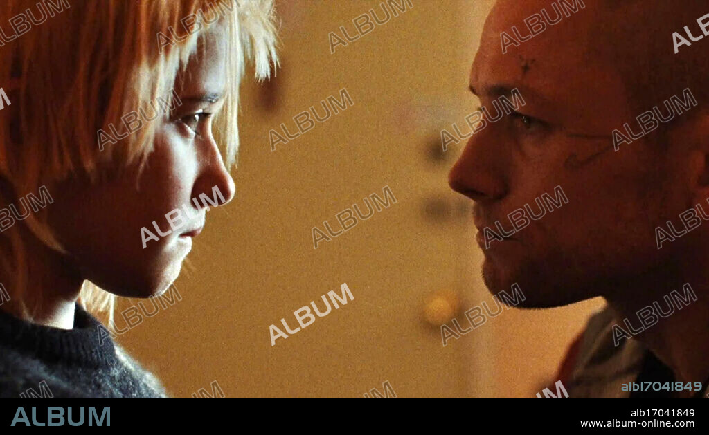 ANA SOPHIA HEGER y TARON EGERTON en SHE RIDES SHOTGUN, 2025, dirigida por NICK ROWLAND. Copyright Fifth Season / Makeready / Super Frog.