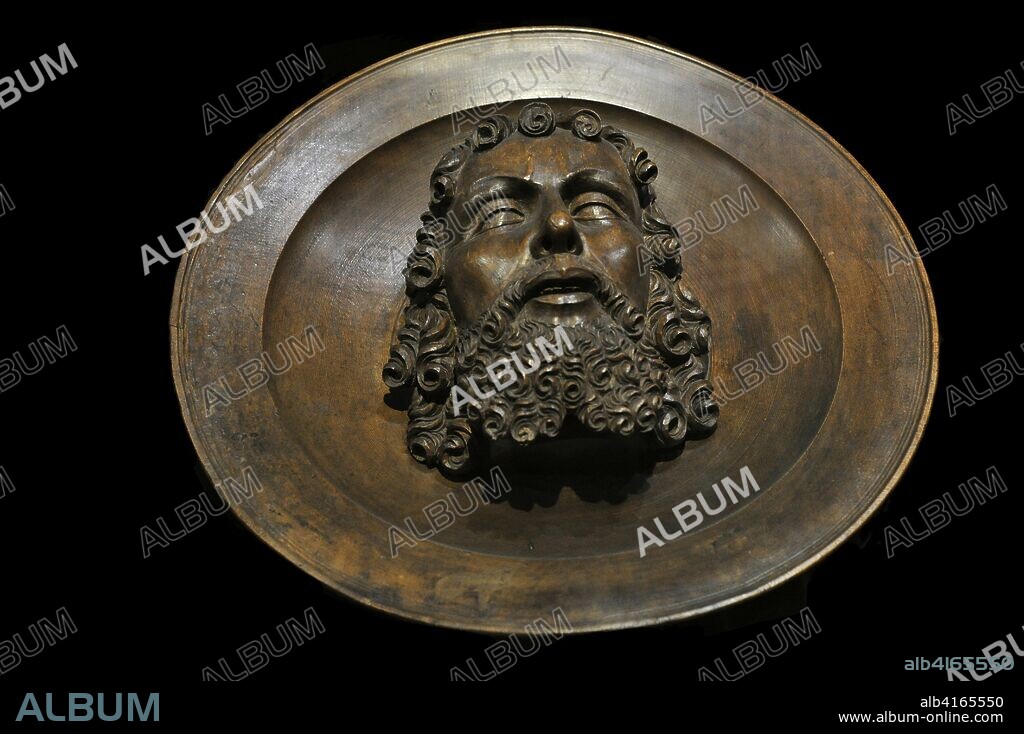 Bandeja con escultura representando la cabeza de San Juan Bautista. Sur de Alemania o Silesia, hacia 1500. Madera, originalmente pintada y dorada. Museo Nacional de Varsovia. Polonia.