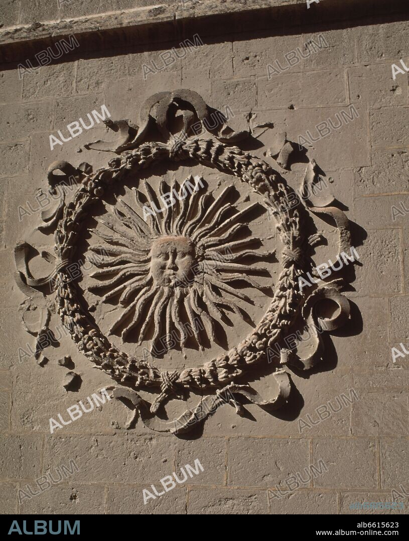 JUAN DE OREA. SOL DE PORTOCARRERO ESCULPIDO EN EL TESTERO DE LA CAPILLA FUNERARIA DEL OBISPO DIEGO FERNANDEZ DE VILLALAN - SIGLO XVI.