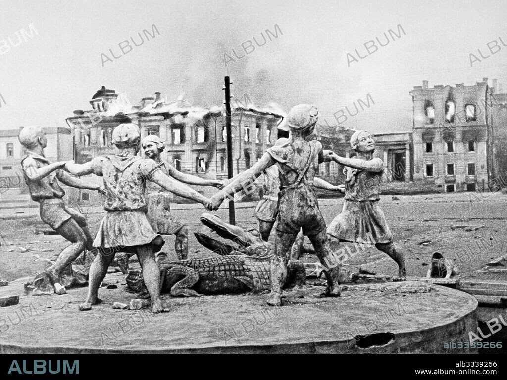 EMMANUIL EVZERIKHIN. Stalingrad, 23 August 1942.