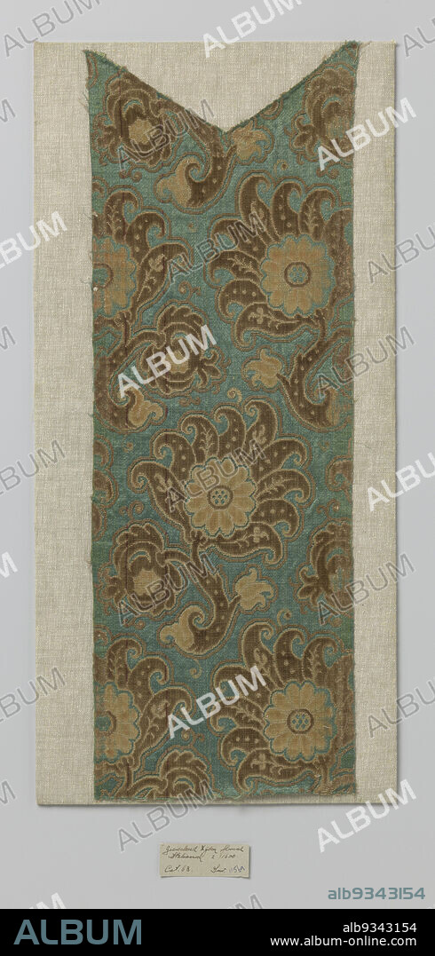 Fragment of ciselé velvet in ochre yellow and brown on green., A fragment of a multicolored silk velvet, on ground of green satin, large S-shaped figures of flowers and buds on a curved stem in light and dark brown velvet intersected on drawn pile., Italy, c. 1660 and/or 1800 - 1825, silk, velvet (fabric weave), height 54 cmwidth 19 cm × height 32.5 cm.