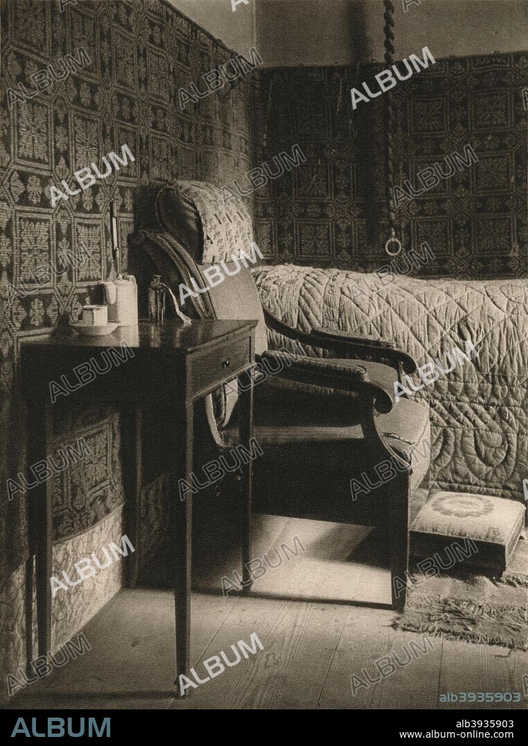'Weimar. Goethe's death chamber', 1931. From Deutschland by Kurt Hielscher. [F. A. Brockhaus, Leipzig, 1931].