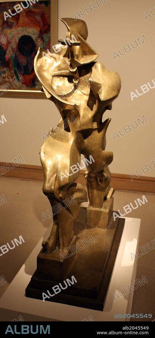 Unique Forms of Continuity in Space'bronze Futurist sculpture by Umberto Boccioni. Umberto Boccioni (19 October 1882 – 17 August 1916)Italian painter and sculptor.