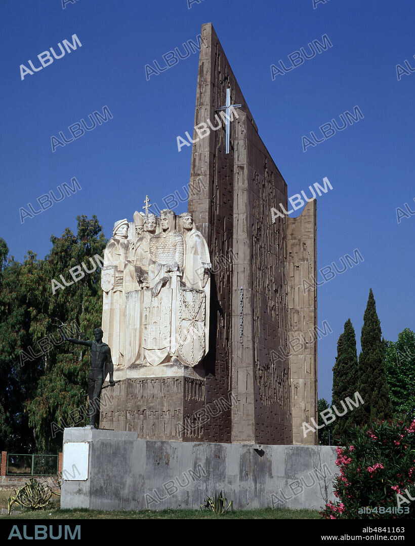 HIGUERAS FUENTE, JACINTO. ESCULTOR ESPAÑOL. SANTISTEBAN DEL PUERTO 1887-1954.. MONUMENTO A LA BATALLA DE " LAS NAVAS DE TOLOSA " EN LA CAROLINA . JAEN.