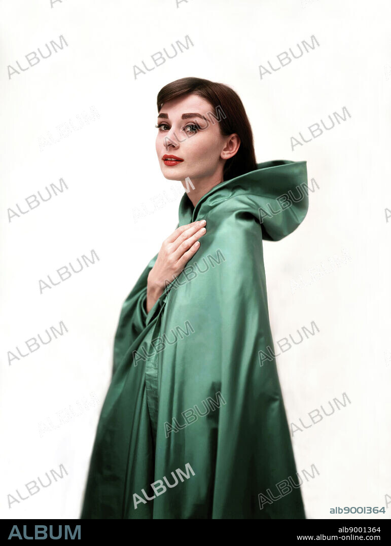 AUDREY HEPBURN in FUNNY FACE, 1957, directed by STANLEY DONEN. Copyright PARAMOUNT PICTURES.