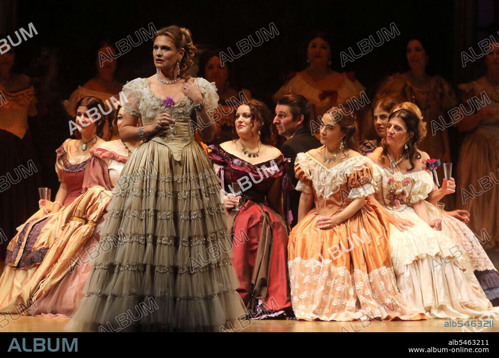 AINHOA ARTETA. November 21, 2018 - 21 november 2018 (Malaga ) Ainhoa â¤â¤Arteta Filled in Malaga to see the performances of 'La Traviata' Giuseppe Verdi's masterpiece at the Cervantes Theater in Malaga together with the Philharmonic Orchestra of the city (Credit Image: © Lorenzo Carnero/ZUMA Wire).