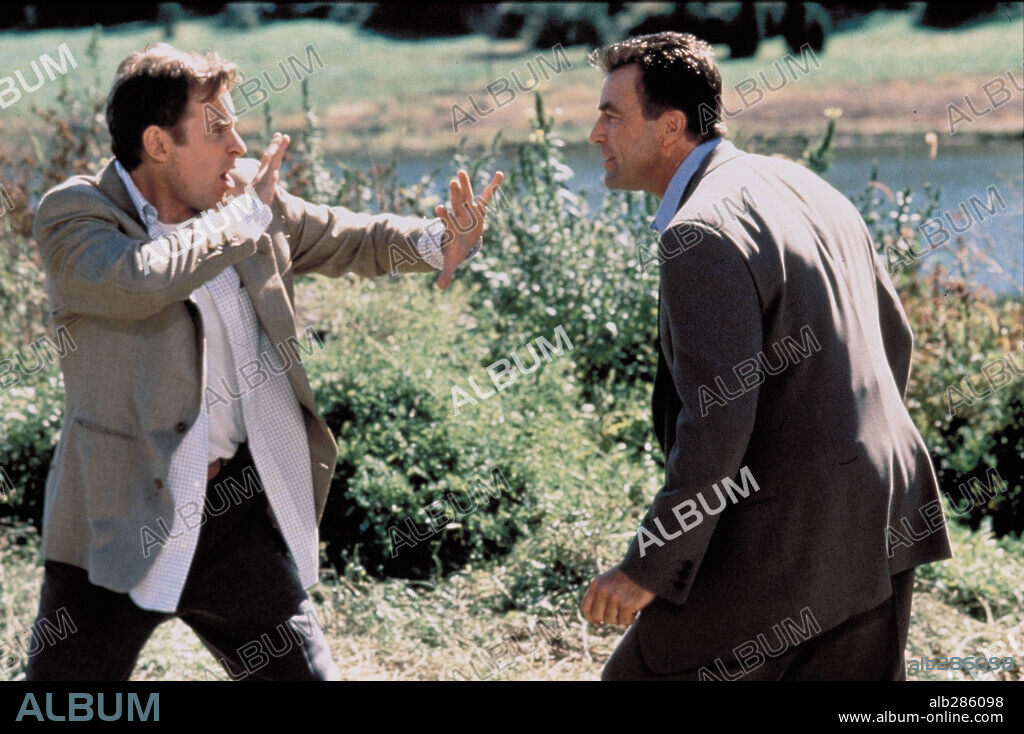KEVIN KLINE and TOM SELLECK in IN & OUT, 1997, directed by FRANK OZ. Copyright PARAMOUNT PICTURES.