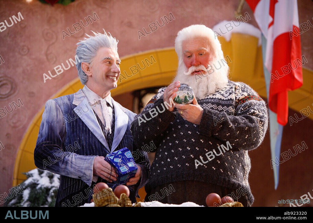 MARTIN SHORT and TIM ALLEN in SANTA CLAUSE 3: THE SANTA CLAUSE 3: THE ESCAPE CLAUSE, 2006, directed by MICHAEL LEMBECK. Copyright SANTA FROST PRODUCTIONS/WALT DISNEY PICTURES/BOXING CAT FILM / LEDERER, JOSEPH.