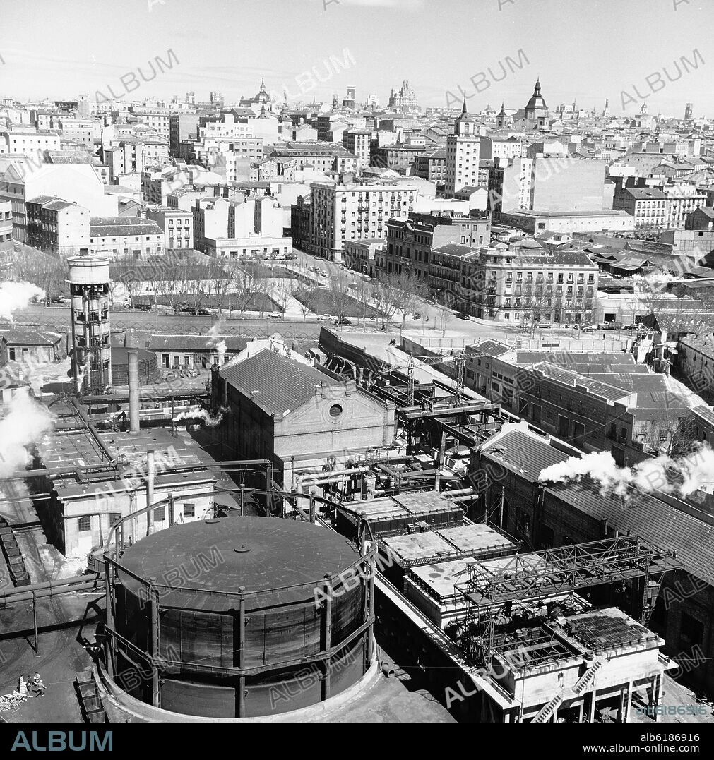 PANORAMICA DE LA CIUDAD DESDE LA FABRICA DE GAS O GASOMETRO DE MADRID - FOTOGRAFIA EN BLANCO Y NEGRO - AÑOS 60.