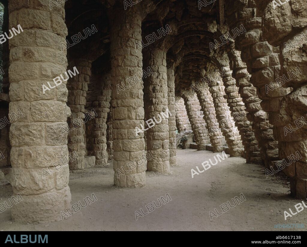 ANTONI GAUDÍ. INTERIOR DEL "PONT DEL MIG" - 1900/1914.