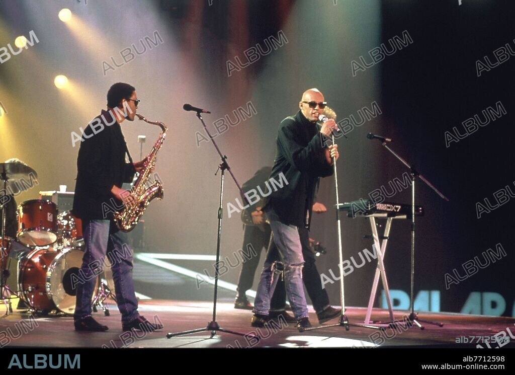 CONCIERTO DE ROCK-GRUPO THE CHRISTIANS ACTUANDO.