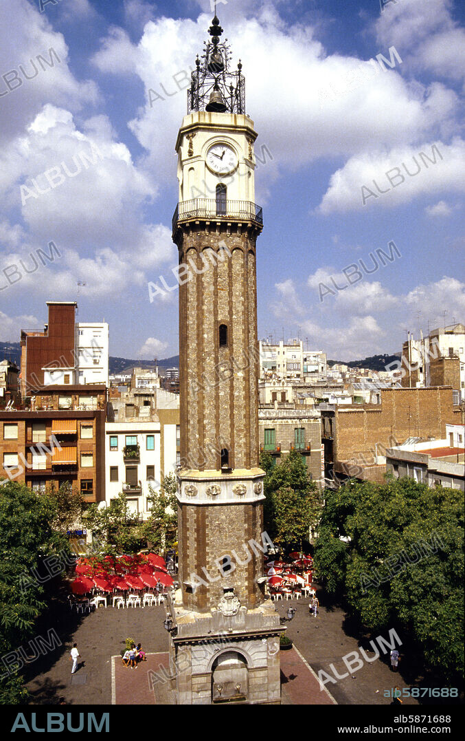 Plaza Rius i Taulet en el Barrio de Gràcia (vista desde el Ayuntamiento).