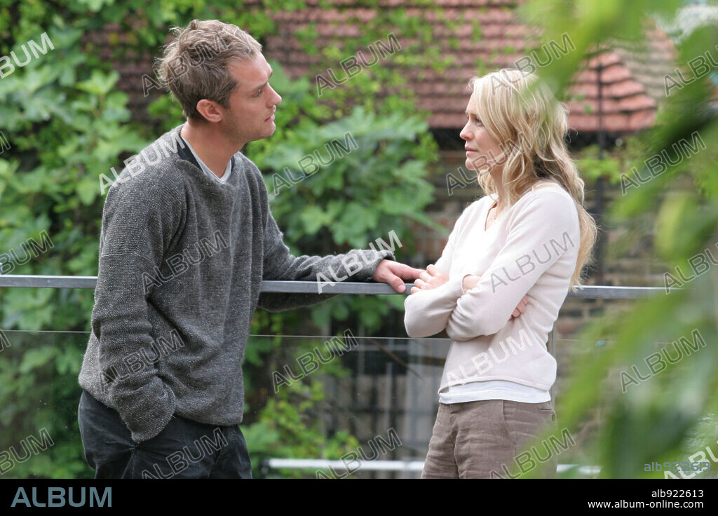 JUDE LAW und ROBIN WRIGHT in BREAKING & ENTERING - EINBRUCH UND DIEBSTAHL, 2006 (BREAKING AND ENTERING), unter der Regie von ANTHONY MINGHELLA. Copyright MIRAMAX FILMS / SPARHAM, LAURIE.