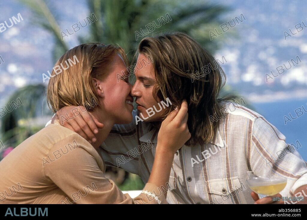 FRANKA POTENTE und JOHNNY DEPP in BLOW, 2001, unter der Regie von TED DEMME. Copyright NEW LINE CINEMA / SEBASTIAN, LOREY.
