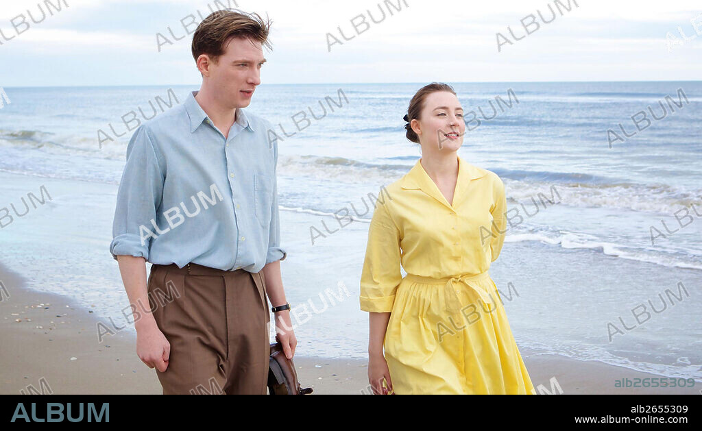 DOMHNALL GLEESON, ELIZABETH TAYLOR and SAOIRSE RONAN in BROOKLYN, 2015, directed by JOHN CROWLEY. Copyright WILDGAZE FILMS.
