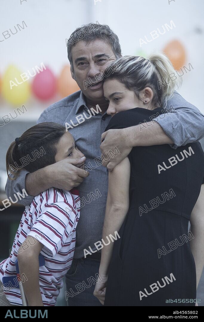 EDUARD FERNANDEZ y GRETA FERNANDEZ en LA HIJA DE UN LADRON, 2019, dirigida por BELEN FUNES. Copyright K&S Films / Mod Producciones / Kenya Films.