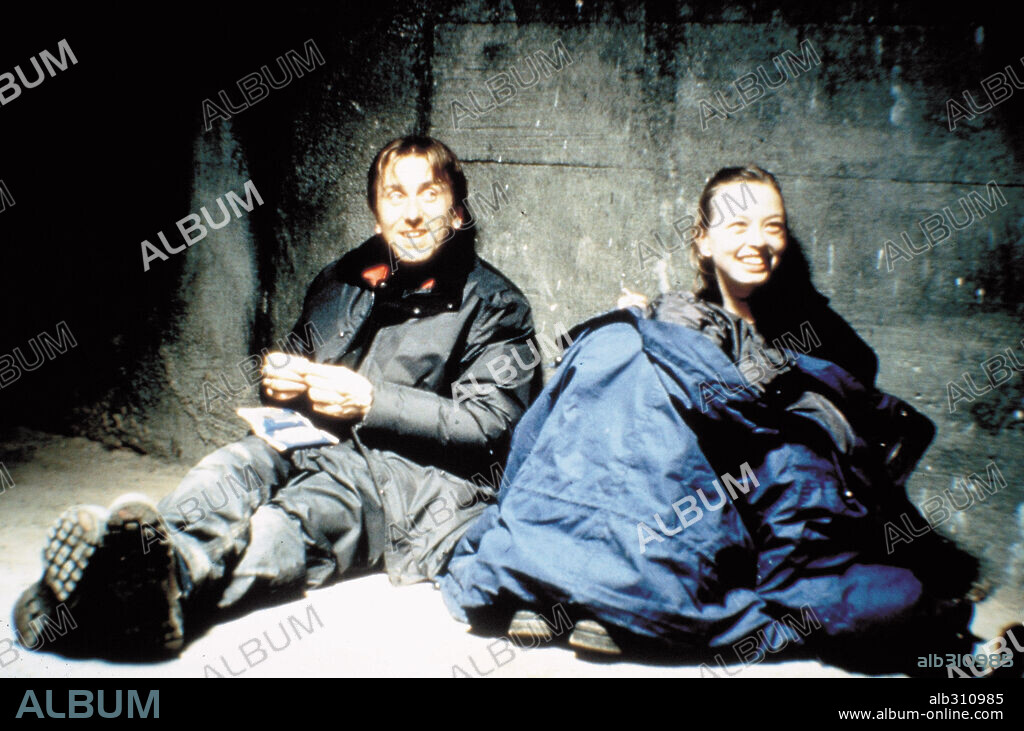 LARA BELMONT y TIM ROTH en LA ZONA OSCURA, 1999 (WAR ZONE), dirigida por TIM ROTH.