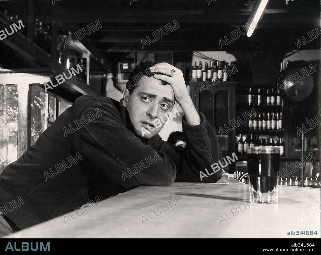 ANTONIO OZORES in LOS TRAMPOSOS, 1959, directed by PEDRO LAZAGA. Copyright AGATA FILMS SA.