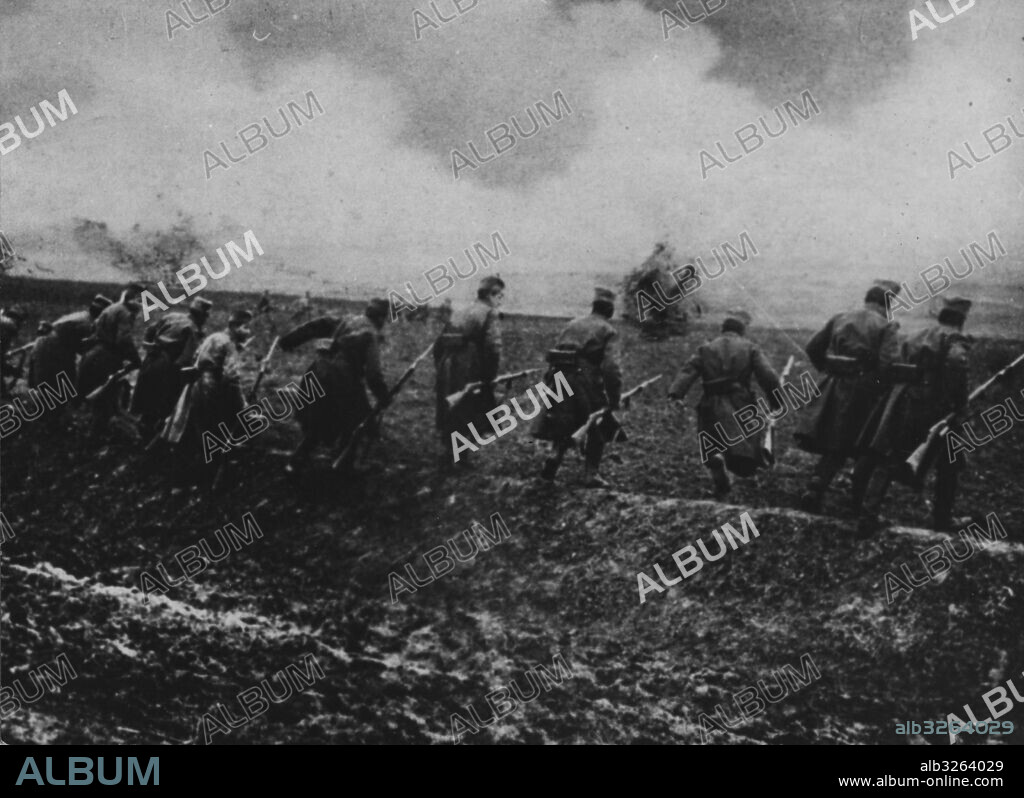 Serbian troops start attacking the enemy, December 1914 (the Battle of Kolubara, November 16-December 15, 1914).