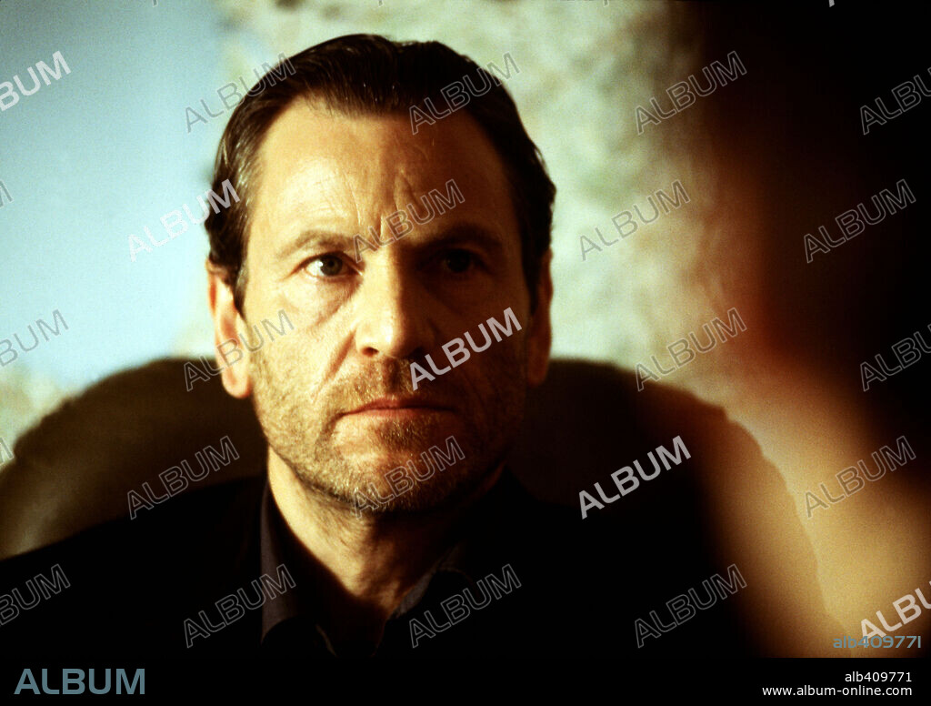 TCHEKY KARYO in UTOPIA, 2001, directed by MARIA RIPOLL. Copyright ALQUIMIA CINEMA.
