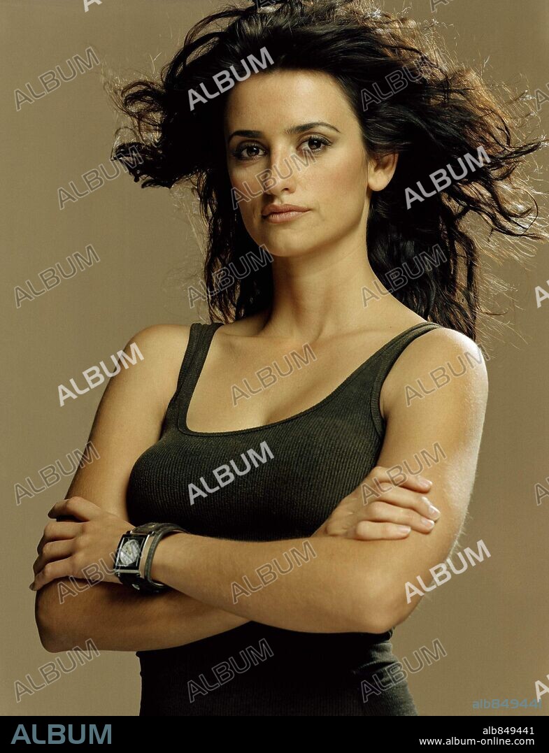 PENELOPE CRUZ en SAHARA, 2005, dirigida por BRECK EISNER. Copyright PARAMOUNT PICTURES.