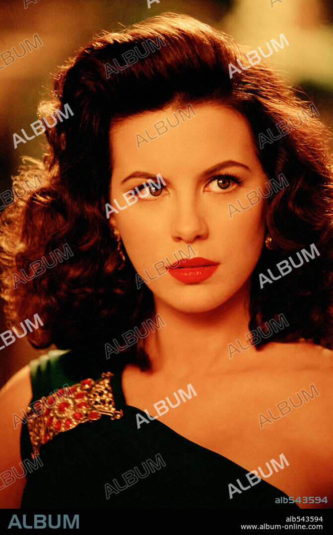 KATE BECKINSALE in THE AVIATOR, 2004, directed by MARTIN SCORSESE. Copyright MIRAMAX FILMS.