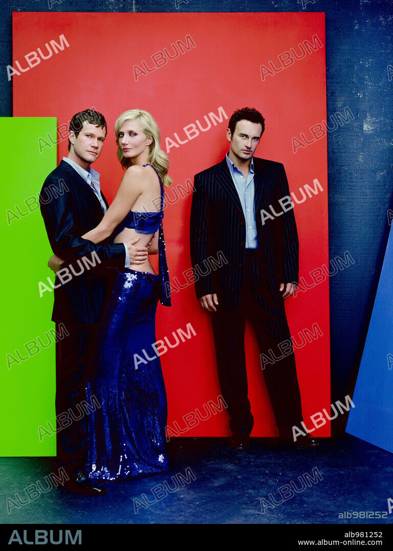 DYLAN WALSH, JOELY RICHARDSON y JULIAN MCMAHON en NIP / TUCK-TV, 2003. Copyright WARNER BROS TV.