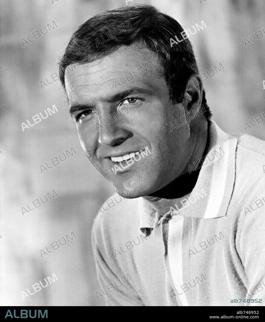 JAMES CAAN en CUENTA ATRÁS, 1968 (COUNTDOWN), dirigida por ROBERT ALTMAN. Copyright WARNER BROTHERS.