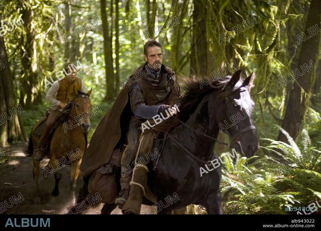 ED SPELEERS et JEREMY IRONS dans ERAGON, 2006, réalisé par STEFEN FANGMEIER. Copyright 20TH CENTURY FOX / DITTIGER, JAMES.