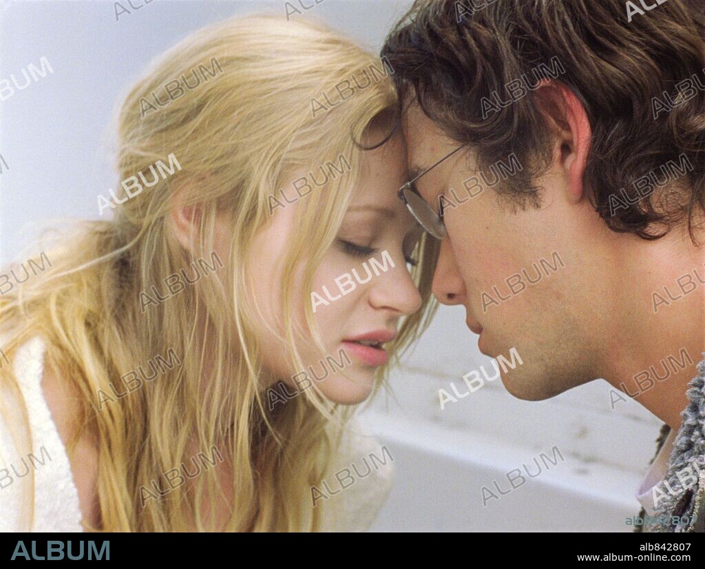 EMILIE DE RAVIN et JOSEPH GORDON-LEVITT dans BRICK, 2005, réalisé par RIAN JOHNSON. Copyright BERGMAN LUSTIG PRODUCTIONS / YEDLIN, STEVE.