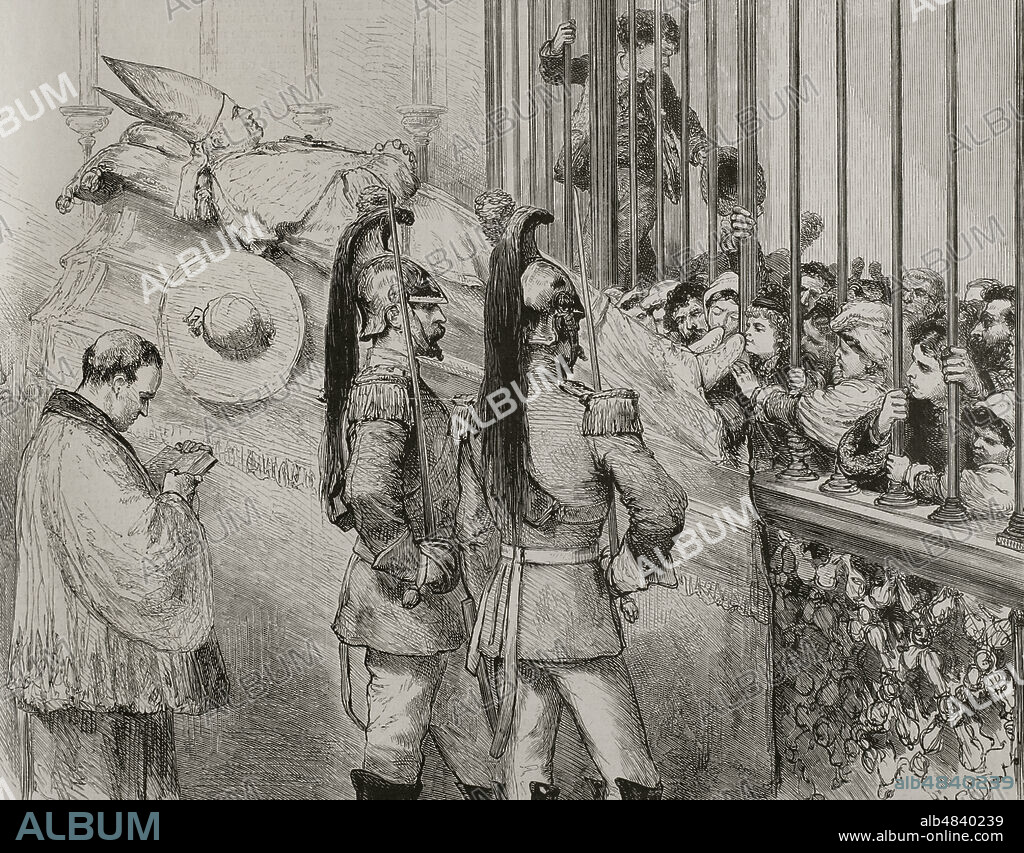 Pio IX (1792-1878). Papa italiano, de nombre Giovanni Maria Mastai-Ferretti. Funerales del Papa Pío IX en Roma. Interior de la Capilla del Santo Sacramento en San Pedro. Fieles besando las sandalias del Papa. Grabado. La Ilustración Española y Americana, 1878.