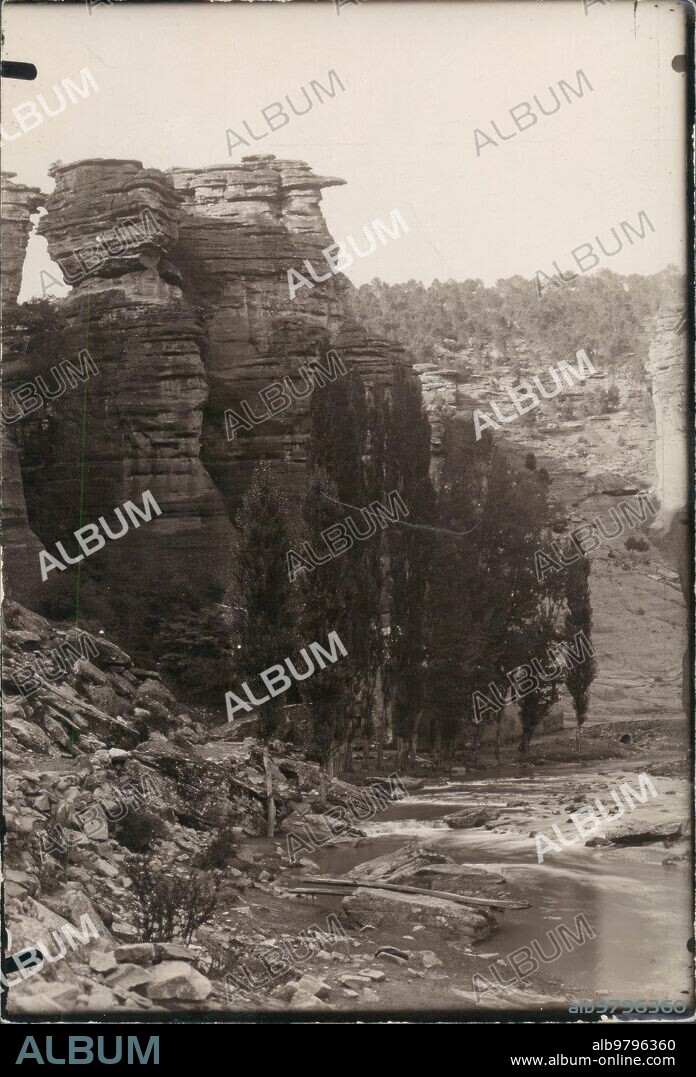 1931. Paisaje del barranco de la hoz en Molina de Aragón.
