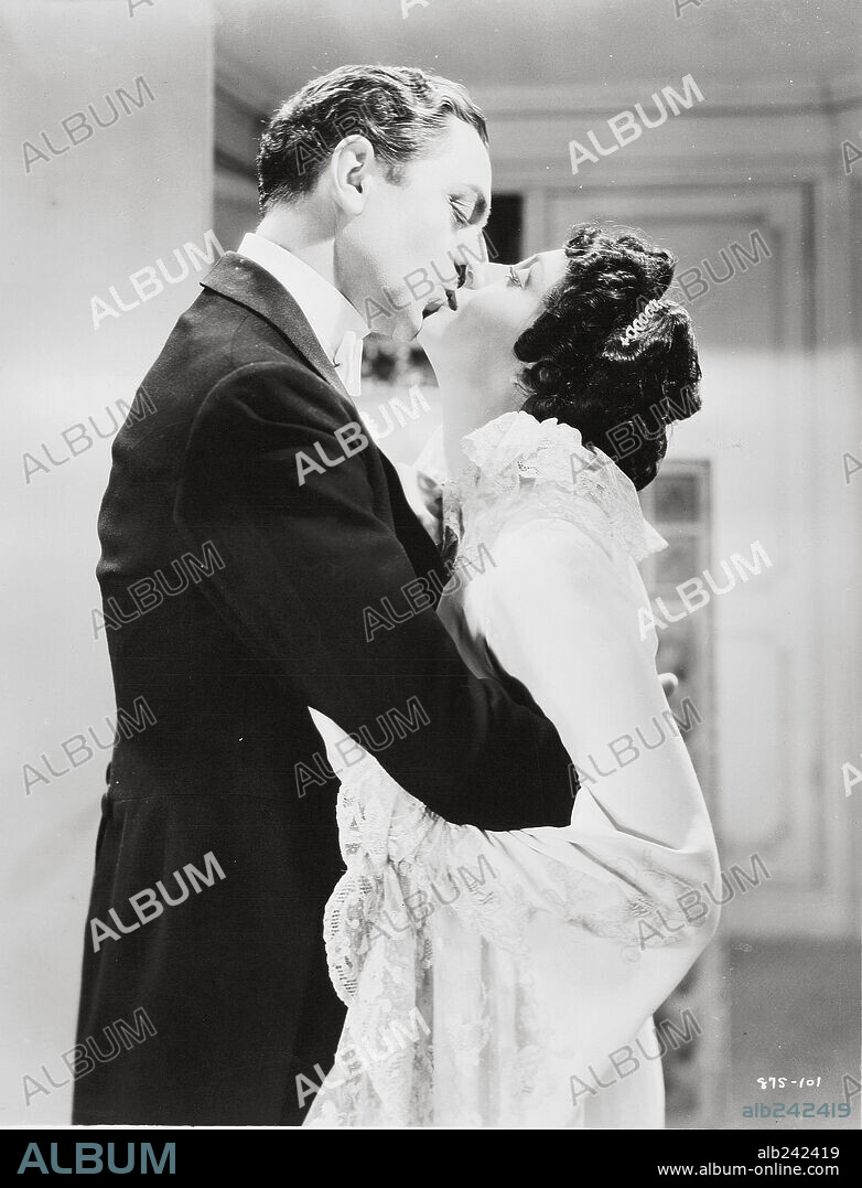 LUISE RAINER and WILLIAM POWELL in THE GREAT ZIEGFELD, 1936, directed by ROBERT Z. LEONARD. Copyright M.G.M.