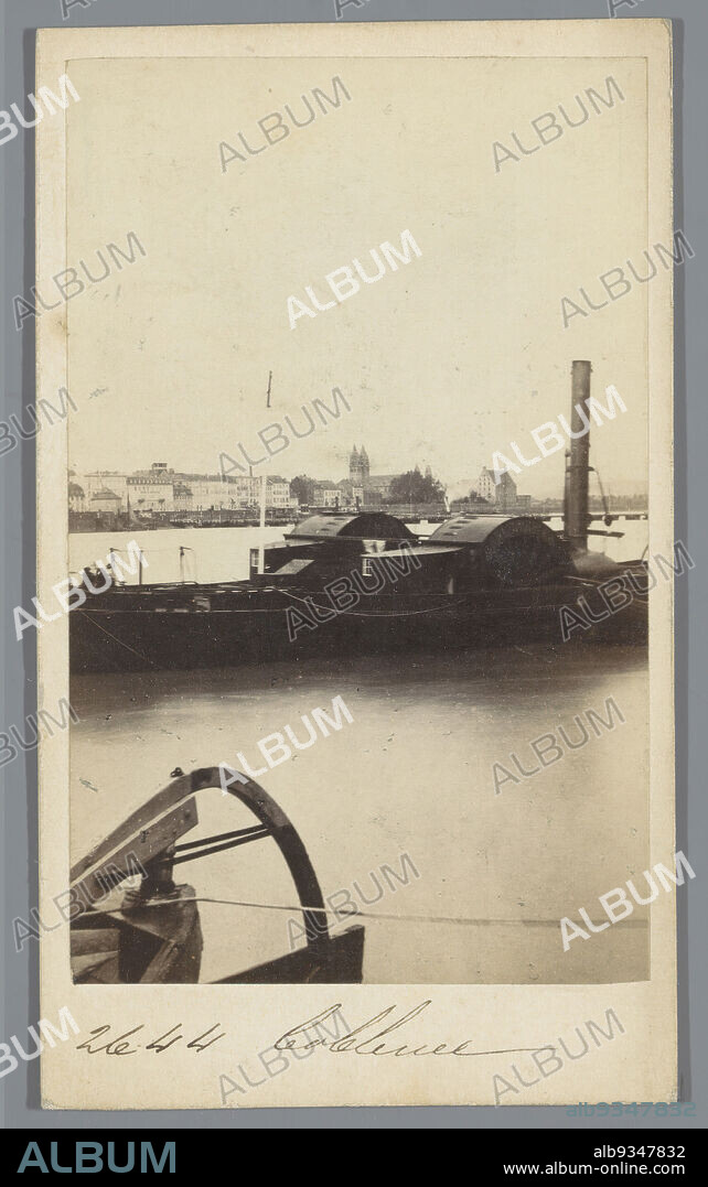 Vein steamer on the Rhine near Koblenz, Coblence (title on object), Adolphe Braun & Cie. (mentioned on object), Koblenz, 1857 - 1875, paper, cardboard, albumen print, height 104 mm × width 61 mm.