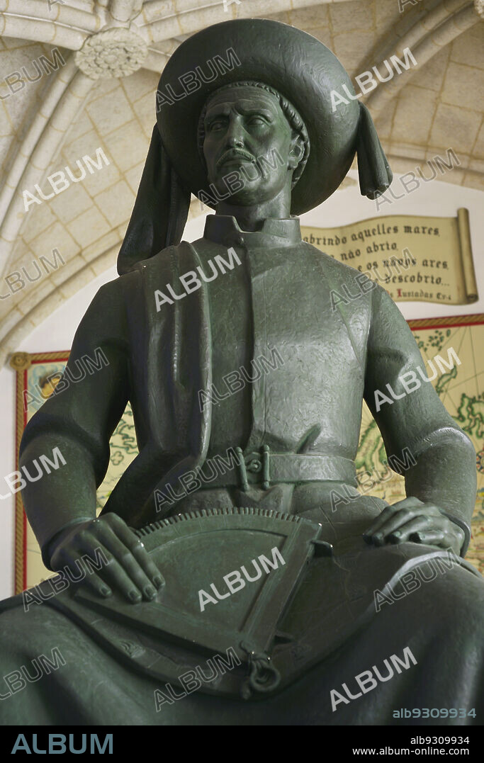 LEOPOLDO DE ALMEIDA (1898-1975). PORTUGUESE SCULPTOR.. Enrique de Portugal, conocido como Enrique el Navegante (1394-1460). Infante portugués. Primer duque de Viseu. Escultura realizada en 1960 por el escultor portugués Leopoldo de Almeida (1898-1975). Detalle. Museo de Marina. Lisboa. Portugal.