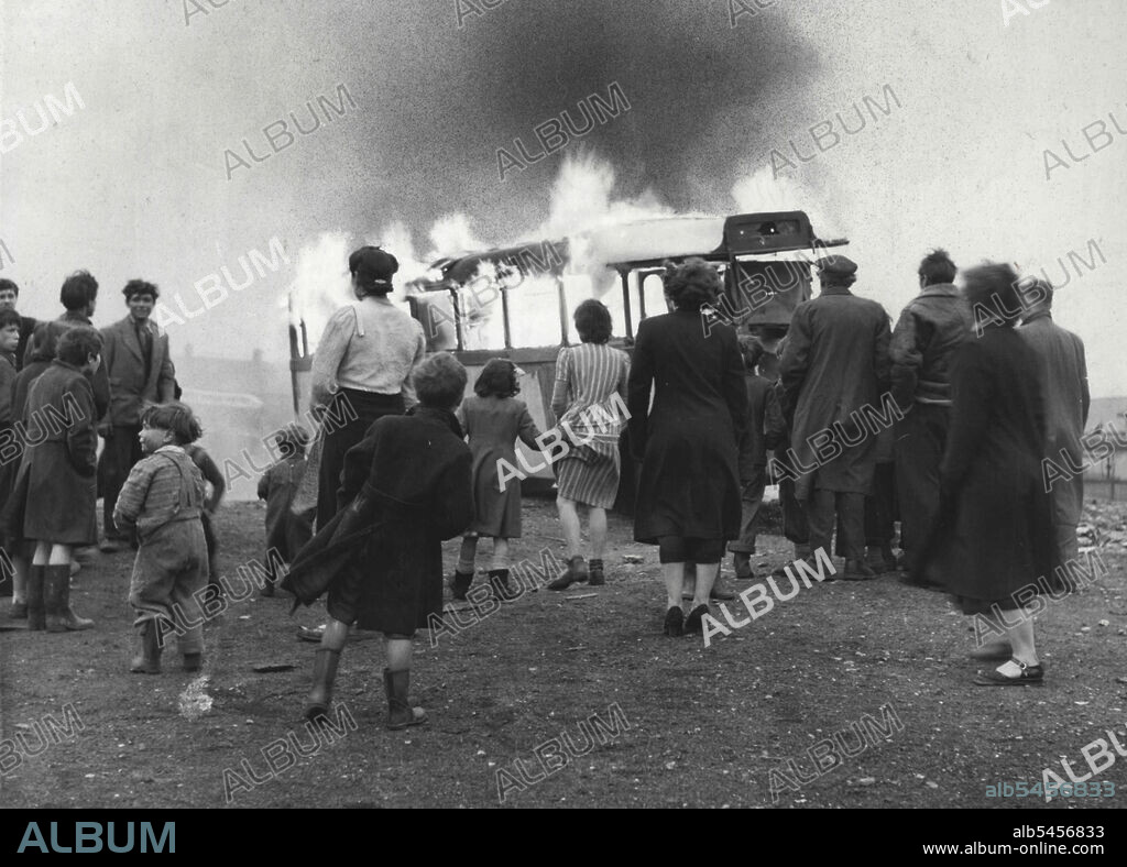 The burning caravan. Ancient Romany custom was carried out today at St. Paul's Cray when a gipsy caravan belonging to Papa Purches was burned to the ground after his funeral. His eldest son, A1 Purches fired the van whilst members of the family looked on. papa was father of 17 children and one, Danny Purches, sings with Stanley Black's orchestra. When the fire was lit the family said in Romany "Bushil-a Krim" (God bless You). The custom is world-wide a gipsy caravan flares during a funeral in England. March 17, 1954. (Photo by Daily Mirror).