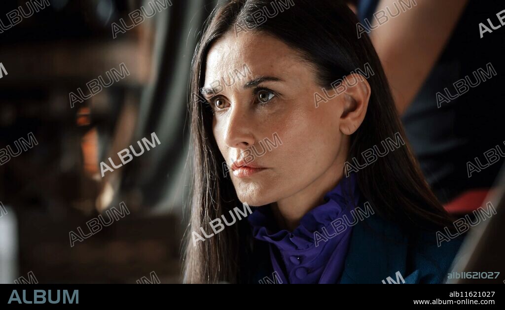 DEMI MOORE en LA SUSTANCIA, 2024 (THE SUBSTANCE), dirigida por CORALIE FARGEAT. Copyright Universal Pictures / Working Title Films.