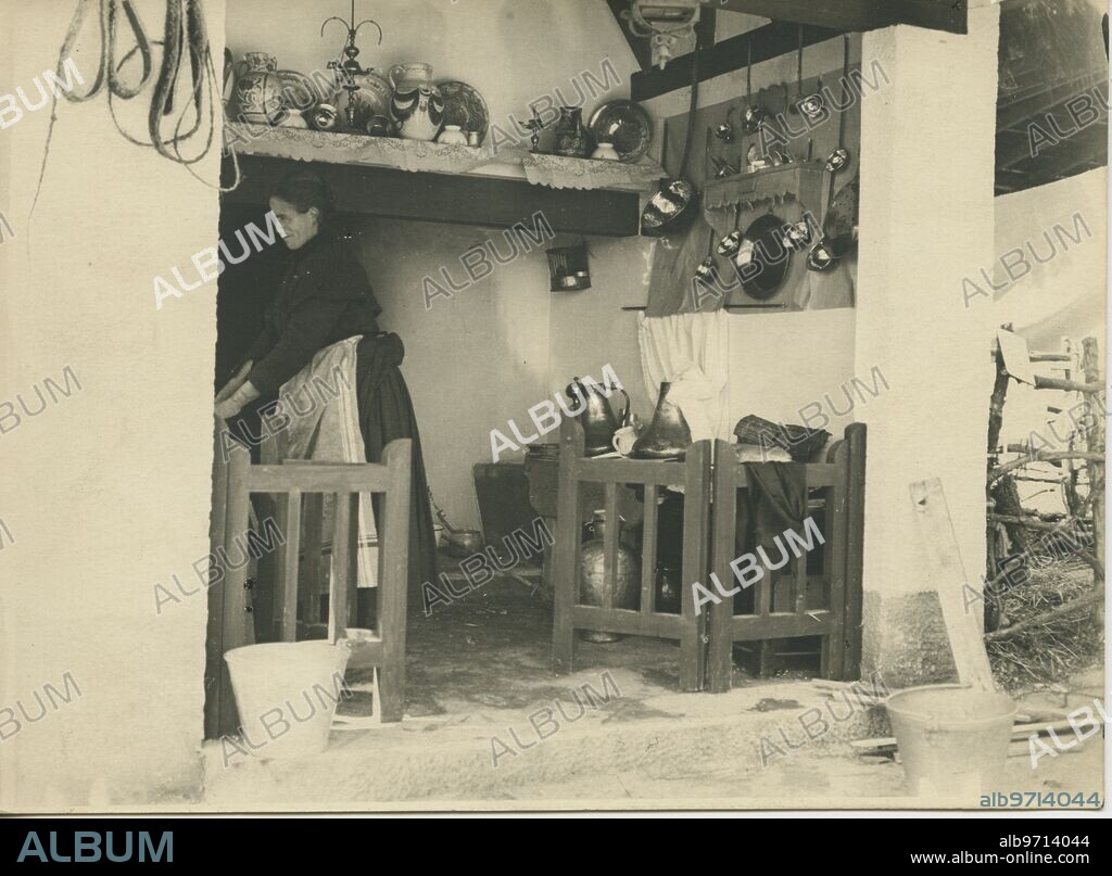 Old Apiary. May 1926. Picturesque and classic cuisine of Colmenar Viejo, which appeared in the livestock exhibition of May 1926.